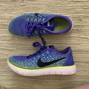 nike running shoes size women’s 9!